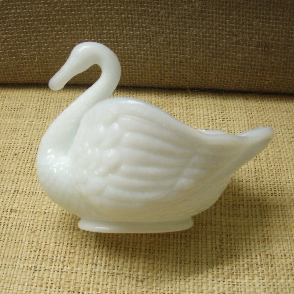 Vintage Imperial Milk Glass Swan Dish